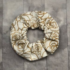 White and Gold Rose Scrunchie New‎